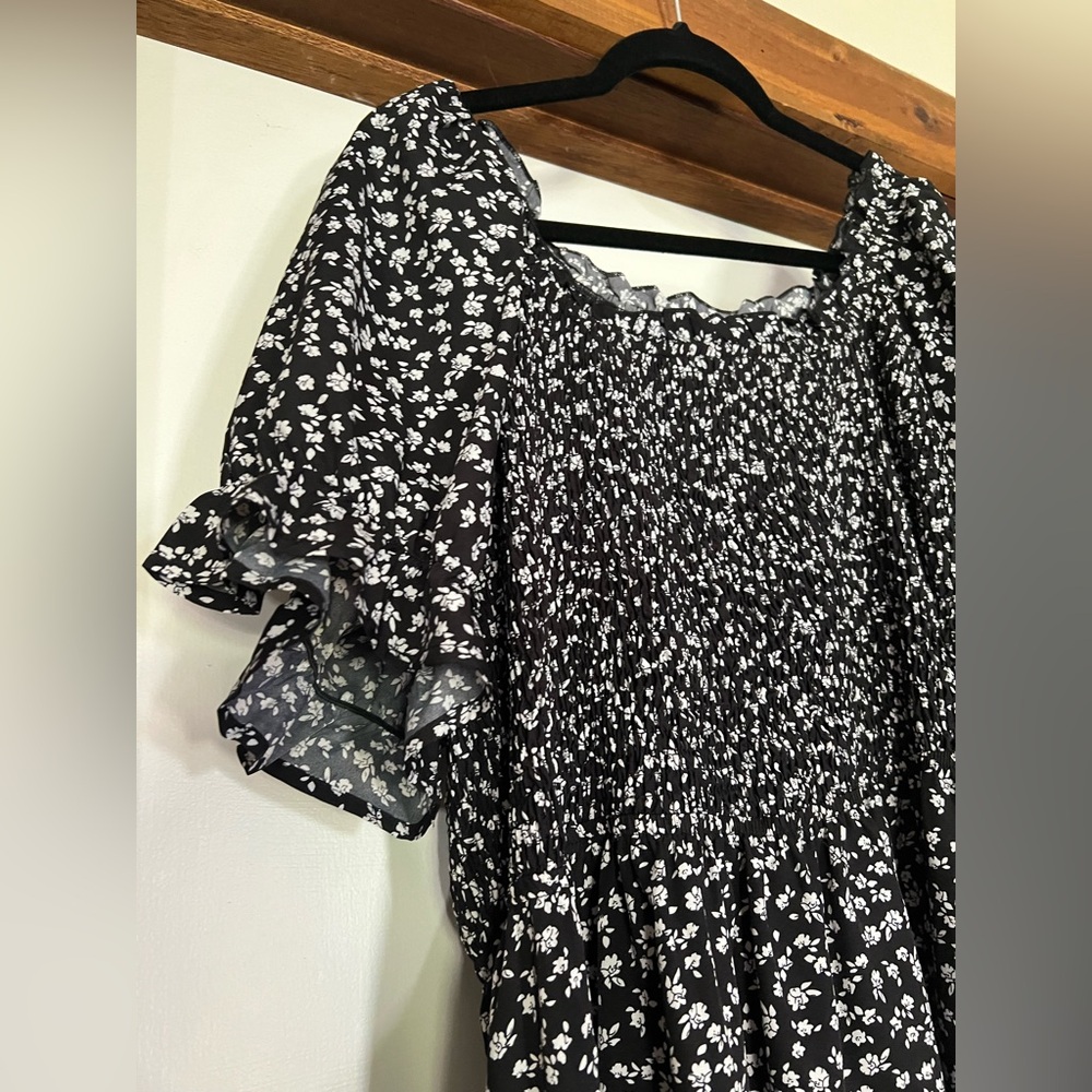 Smocked Midi Black and White Floral
Print Dress XXXL - Picture 6 of 6
